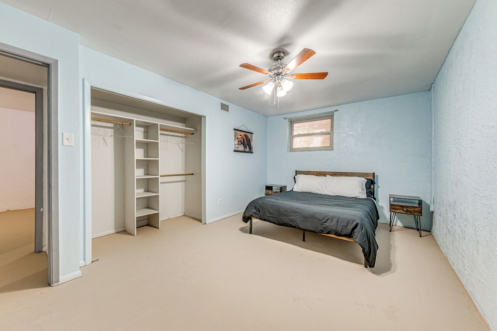 4 Mi to Museums: Roswell Getaway w/ Game Room!