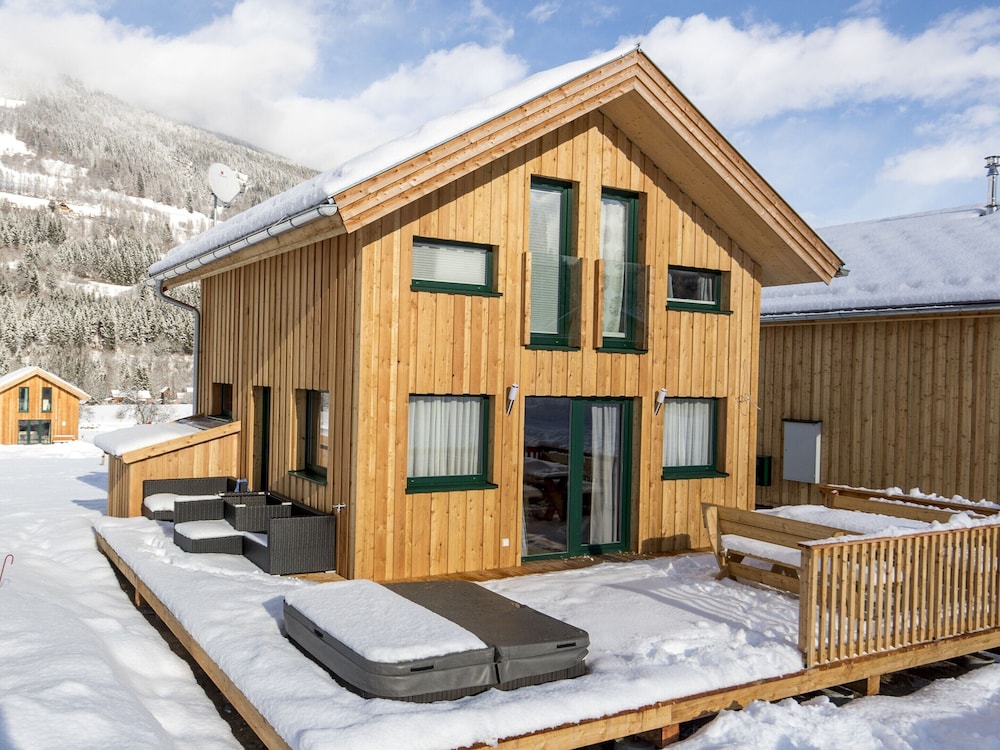 Modern Wooden Chalet in Sankt Georgen ob Murau with Hot Tub