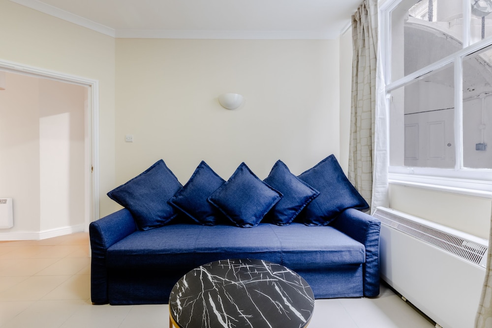Comfy Apartments in Queensway