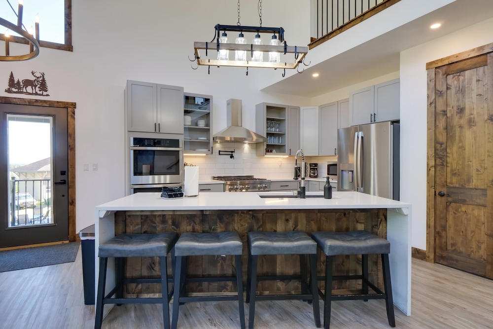Aspen Grove Views: Spacious Duplex 5 Mi to Breck