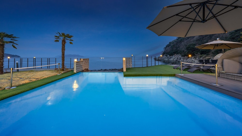 Namhae Orosy Bada Pool Villa & Pension