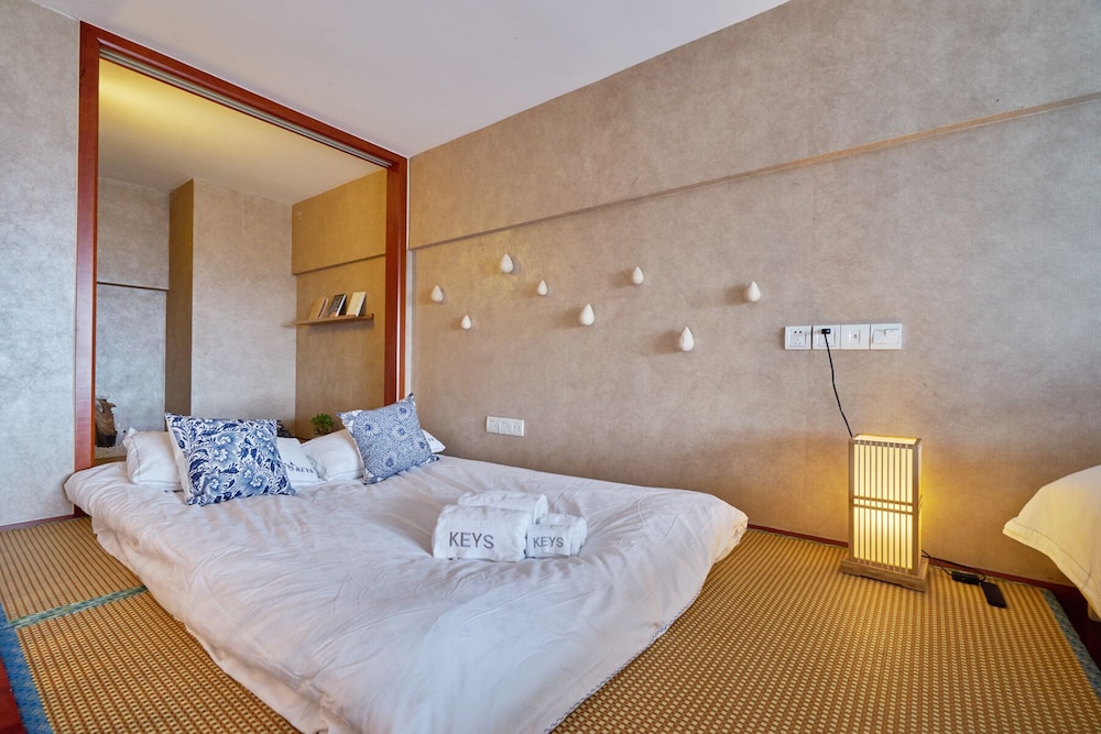 Summer Flower Apartment
