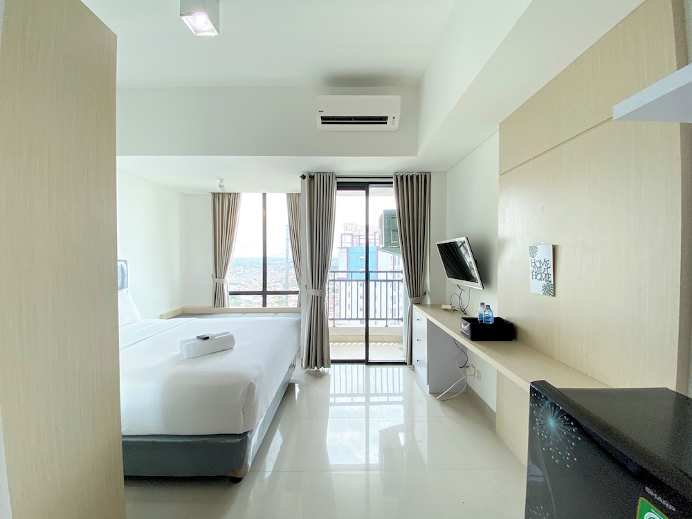 White Toned Style Studio At Lrt City Bekasi Apartment
