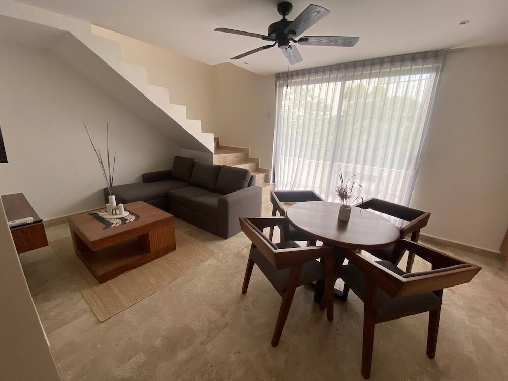 Spacious and Comfortable Ph With Private Pool in Zama!