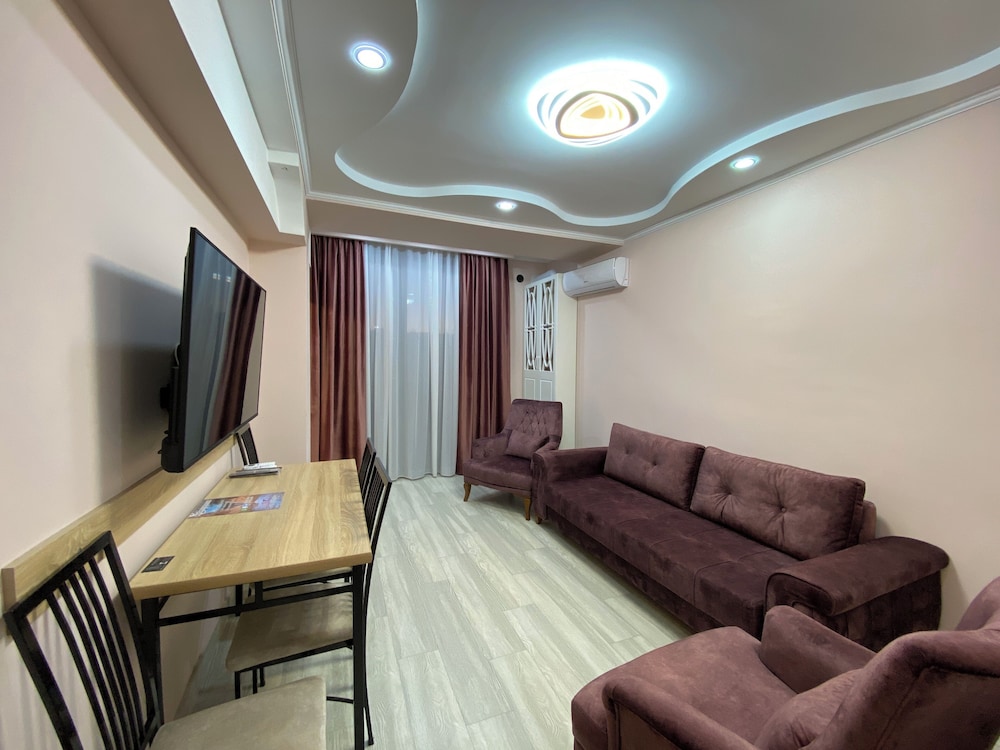 Apartment by Luxe Group SN100