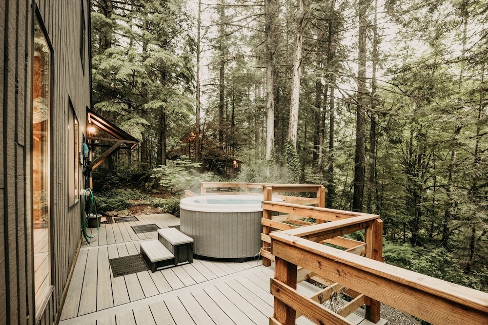 26sl - Hot Tub - Bbq - Game Room - Sleeps 8 3 Bedroom Home by RedAwning