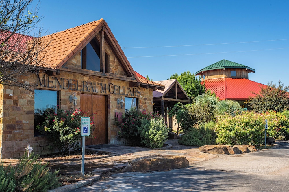 Mendelbaum Winery Guest Cabins