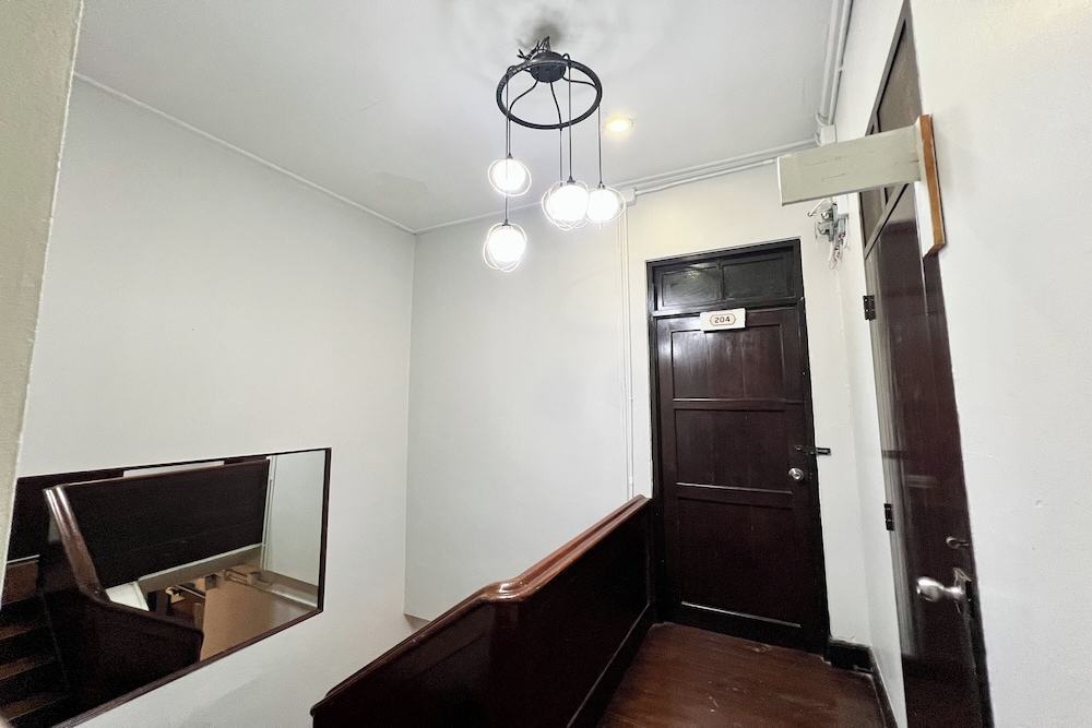 Orchid Hostel Near Bumrungrad Hospital and Nana Market