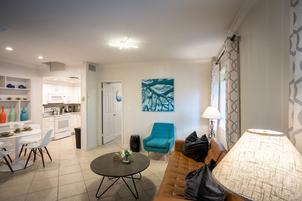 Walk to Wilton Drive - Spacious Quiet Villa 1