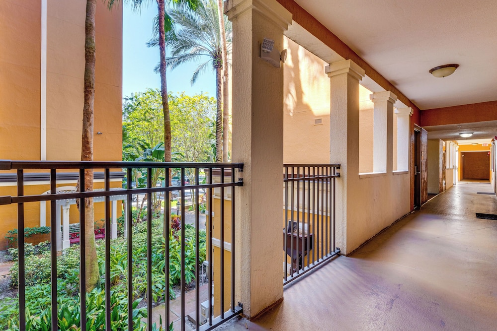 Floridays Resort Condo 11 Mi to Walt Disney World!