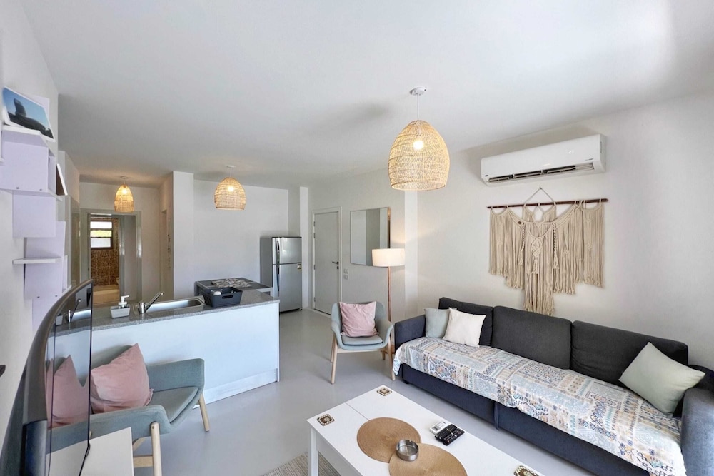 Xuru Stays I Lagoonfront Easy 1bdr @ Swan Lake El Gouna