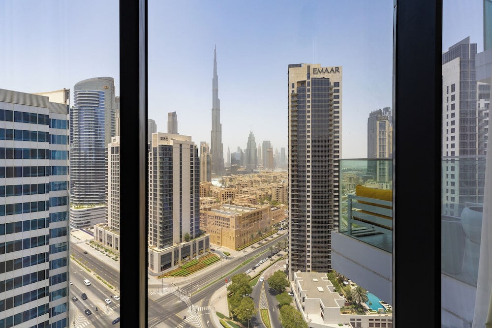 Maison Privee - Sky-High Panoramic Apt with Iconic Burj Khalifa Views