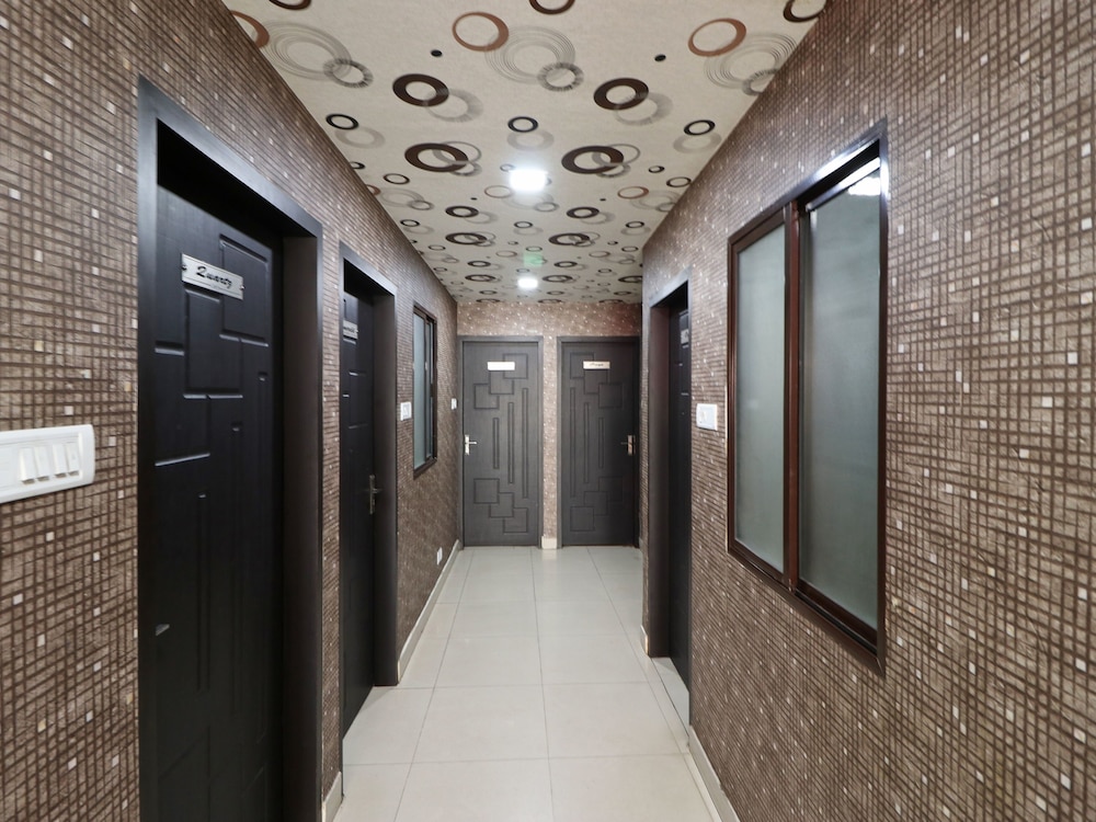 OYO 11722 Crystal Guest House
