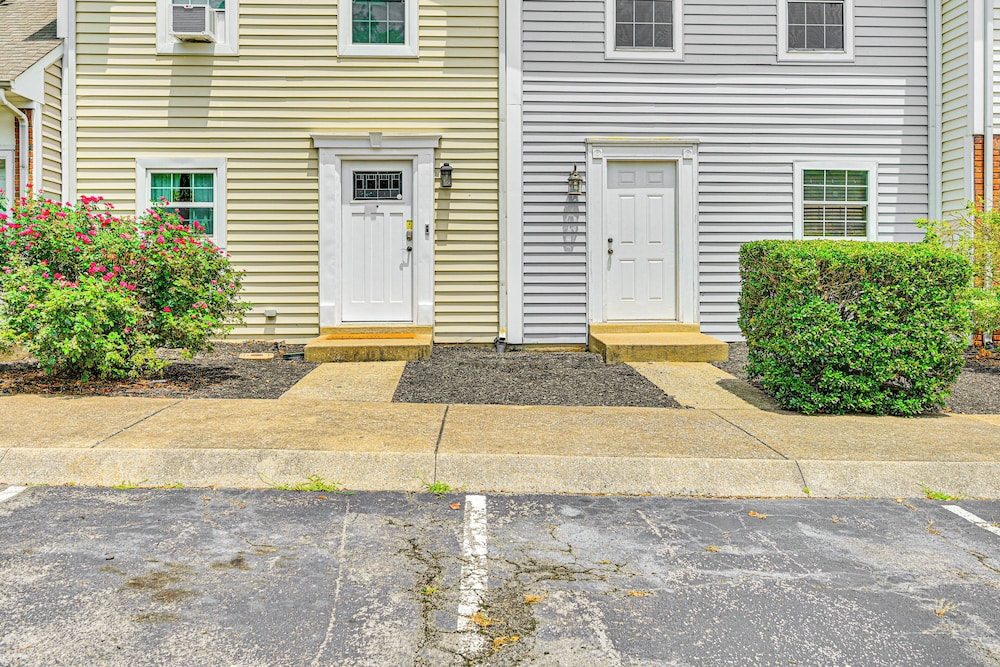 6 Mi to Dtwn: Dog-friendly Clarksville Home! view 3