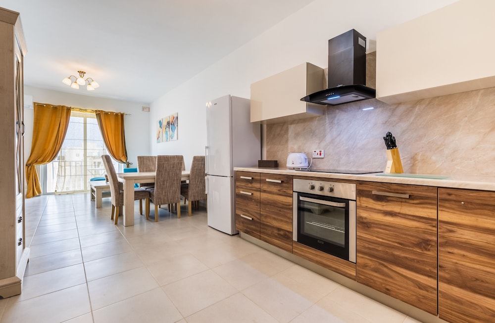 Charming and Chic - Kaylan Seaside Apartment 3 photo 3