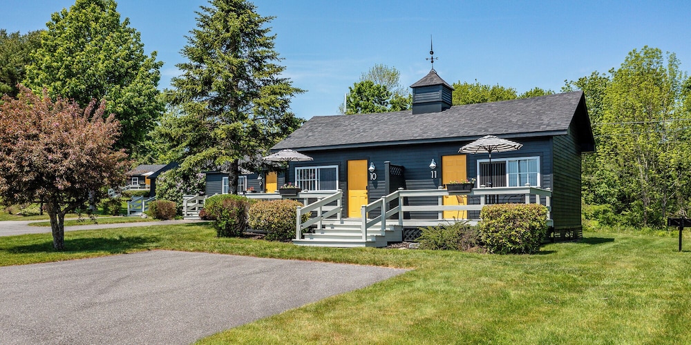 Seascape Motel & Cottages