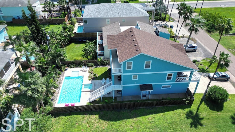 Tranquil Turquoise Retreat