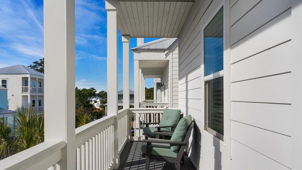 6-seater Golf Cart, Sleeps 16, Close to the Beach!
