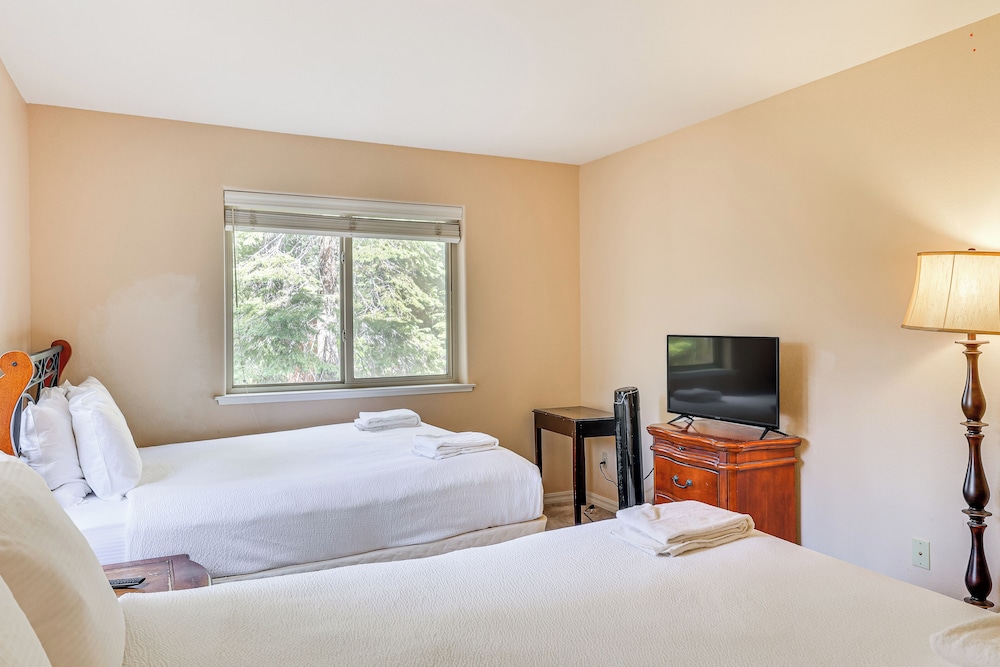 7 Mi to Beach: Home w/ Hot Tub in South Lake Tahoe