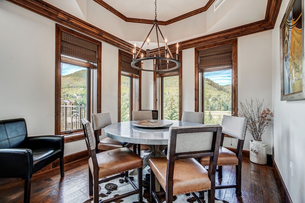 3 BR Ritz-Carlton Residence with Valley Views by RedAwning - Save 20% on 7+ Nights!