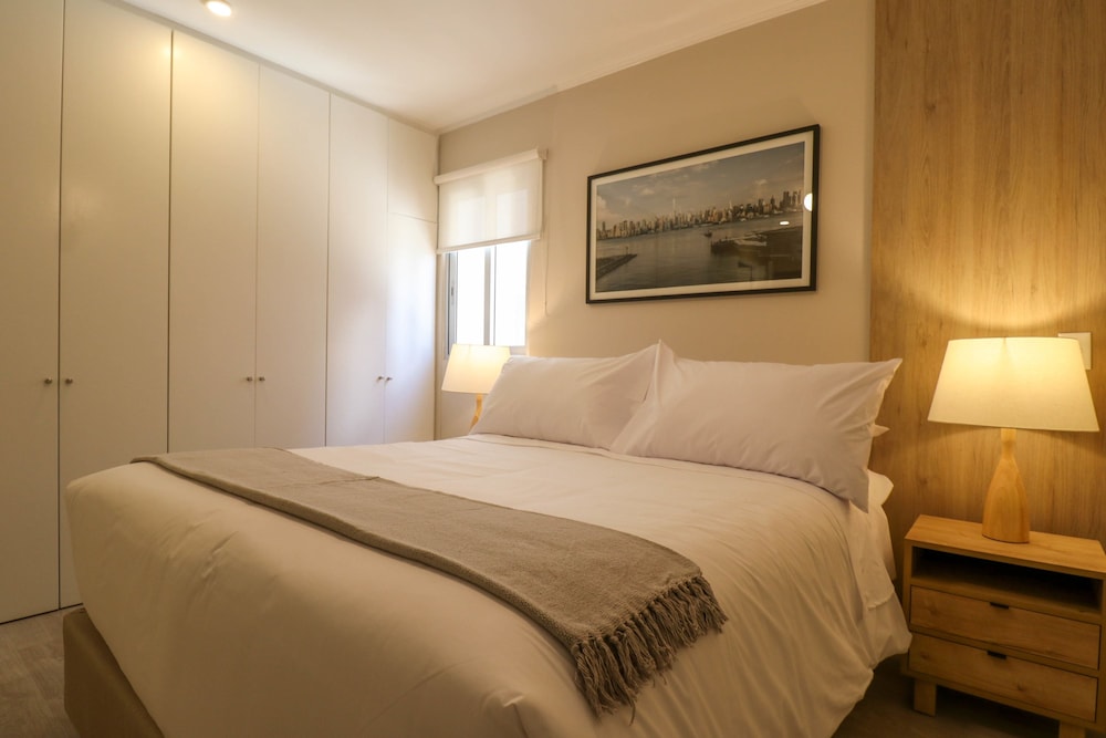 w Breathtaking 2BR With Balcony in Miraflores