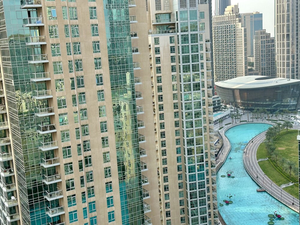 Lux BnB I The Residences I Sky Line Views