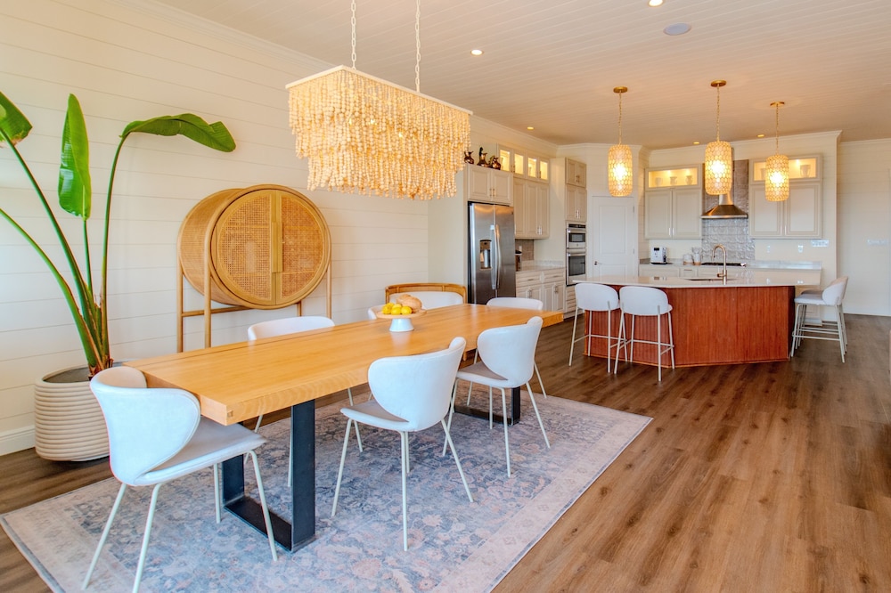 Seaduced - Brand New Luxury Beachfront Estate With Pool 4 Bedroom Home