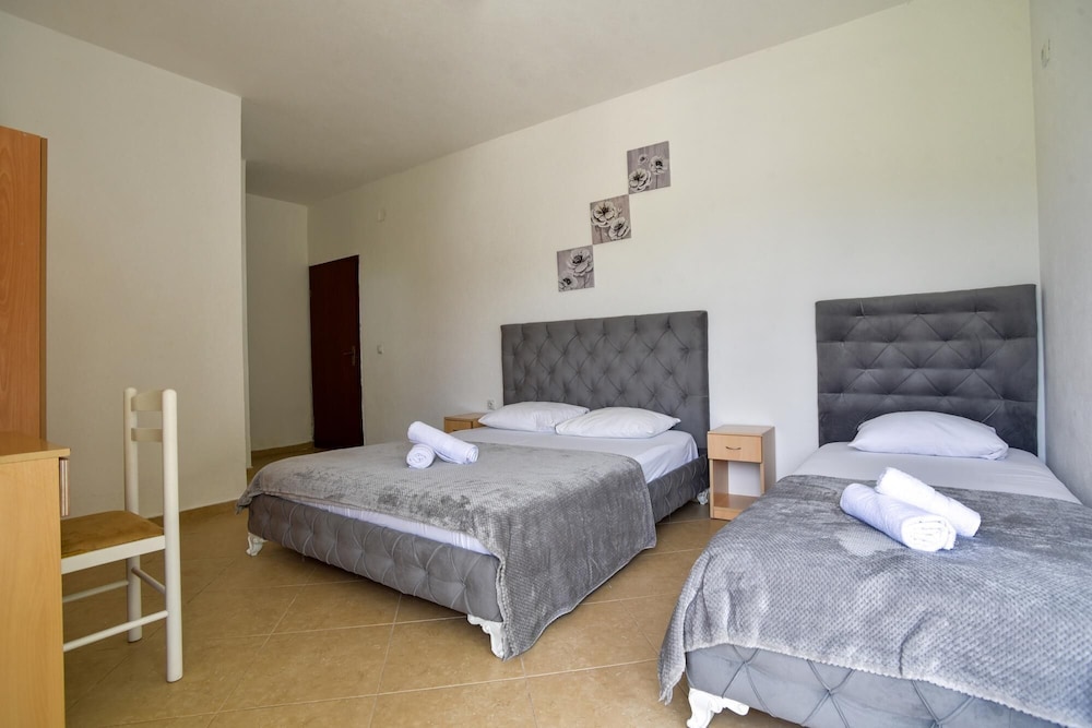 Flat w Garden 5 min to Miami Beach in Ulcinj photo 2
