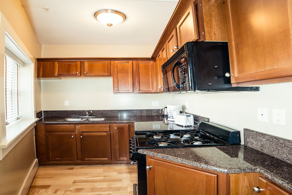 Ray W. Suites