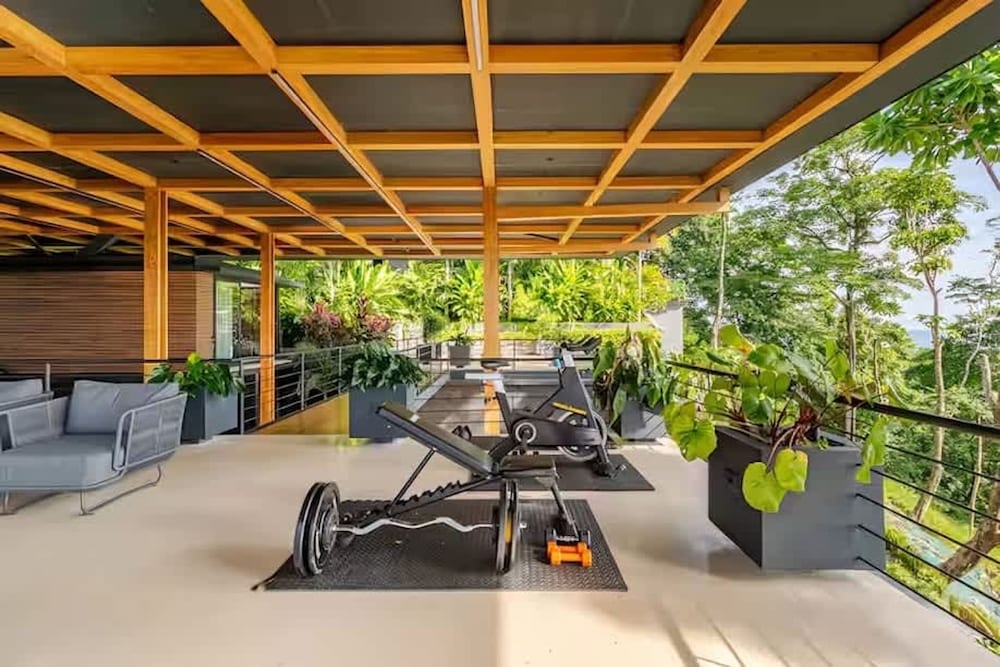 w Spectacular 4BR Villa in Costa Rica