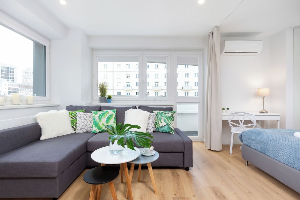 Deluxe Studio Warsaw by Renters view 2