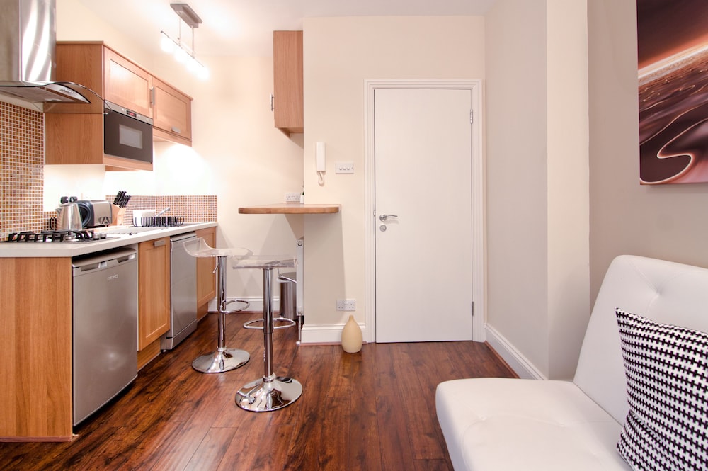 SHQ Apartments