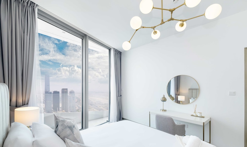 LUX  The Dubai Marina Skyline Suite