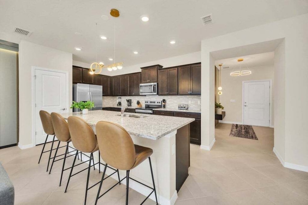 5 Bedroom Townhome With Private Splash Pool! 5 Townhouse