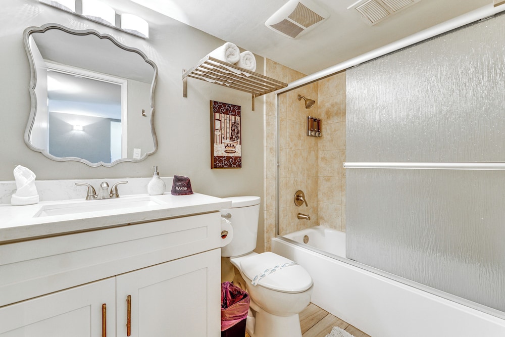 Walk to Old Town: Scottsdale Condo w/ Pool Access!