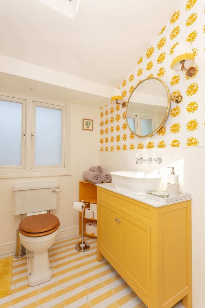 Stunning 2 Bedroom Apartment in the Heart of Chelsea