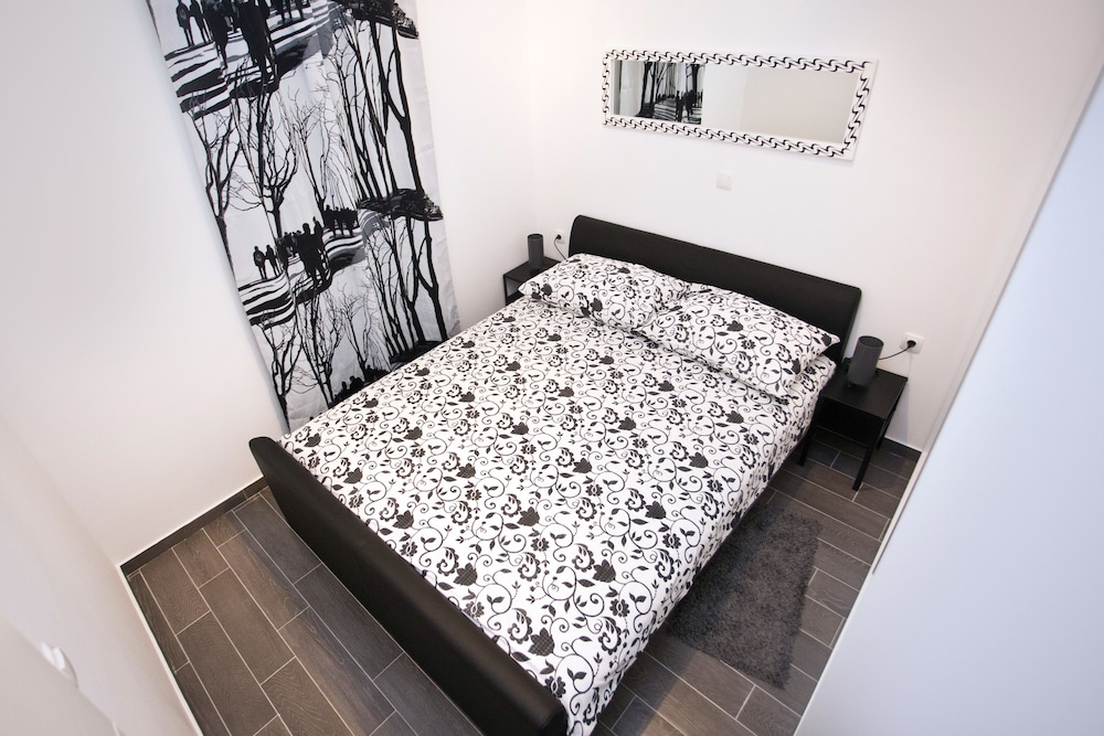 Apartments Silver Tree view 2
