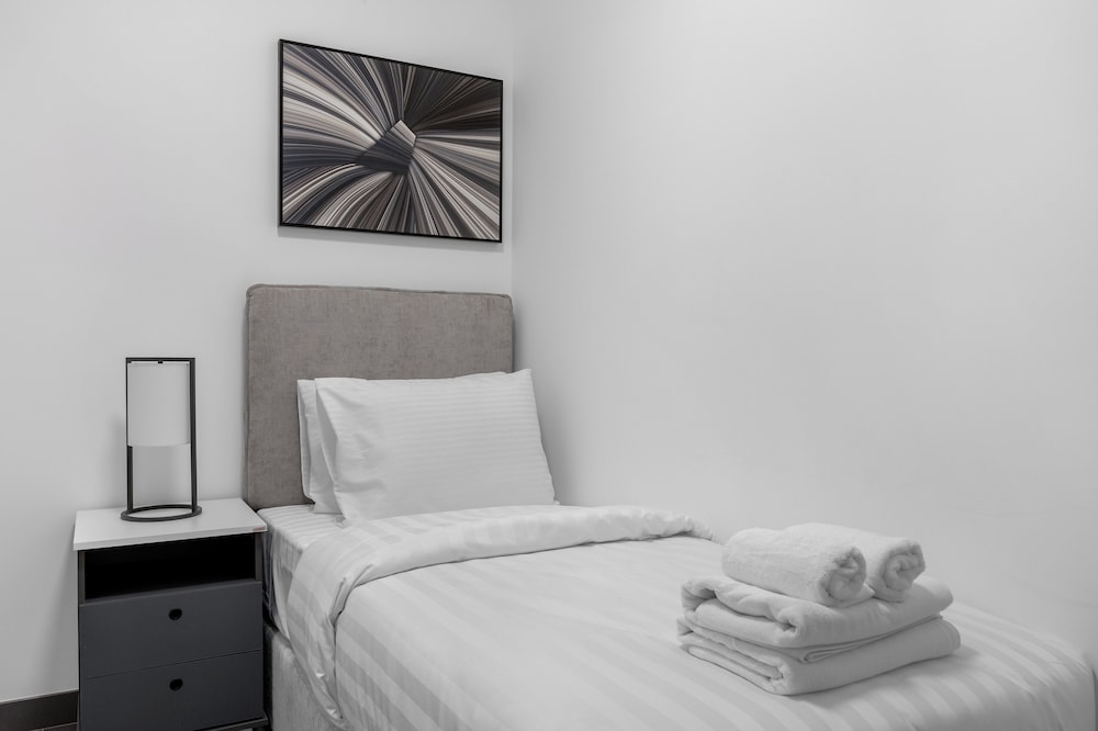 Modern 1BR with Balcony Sobha Hartland