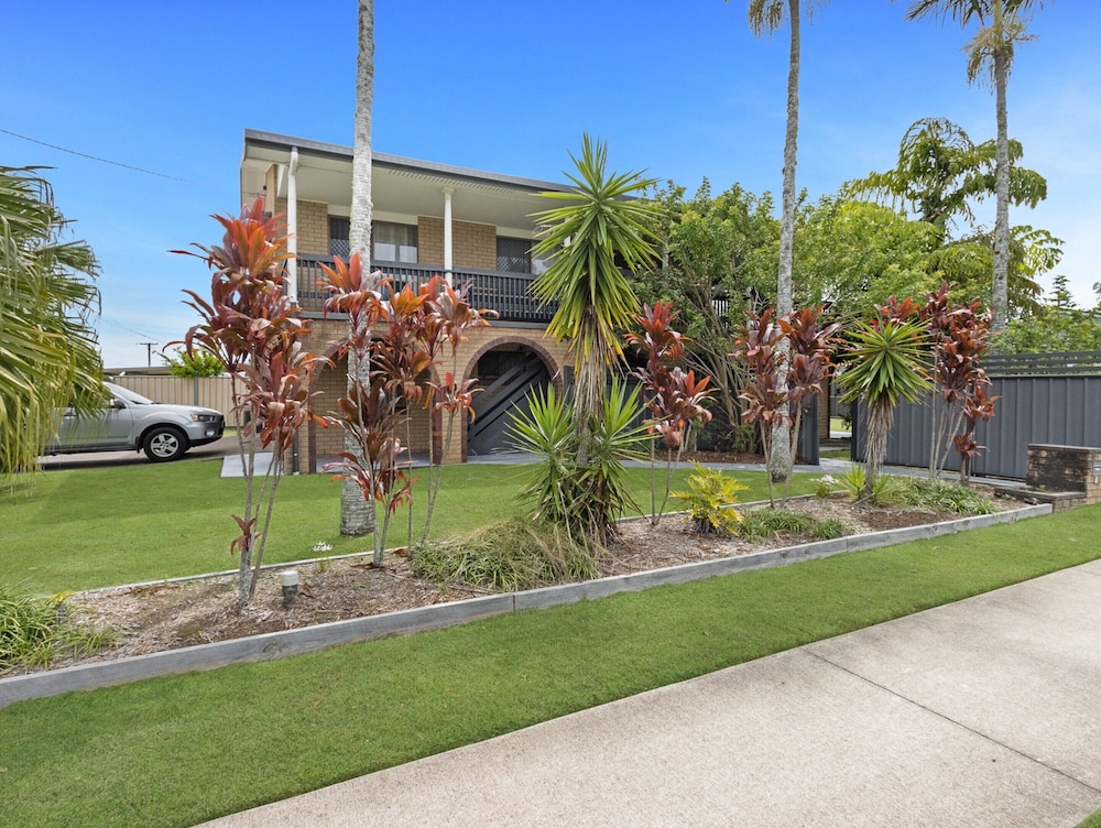 Spacious 3-bed Home With Large Balcony