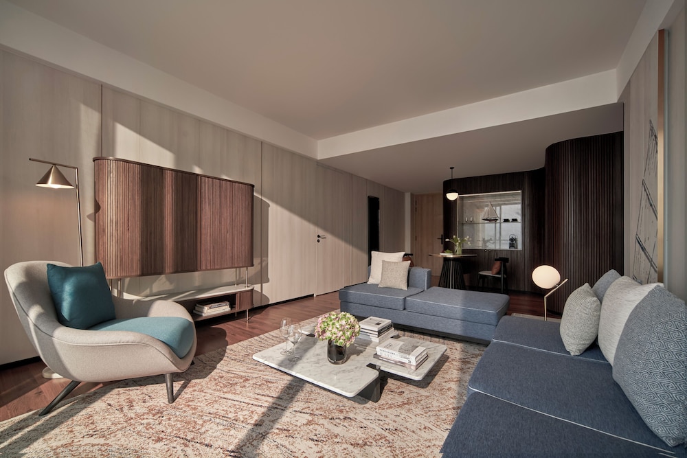 The Yacht Hotel by DC 58