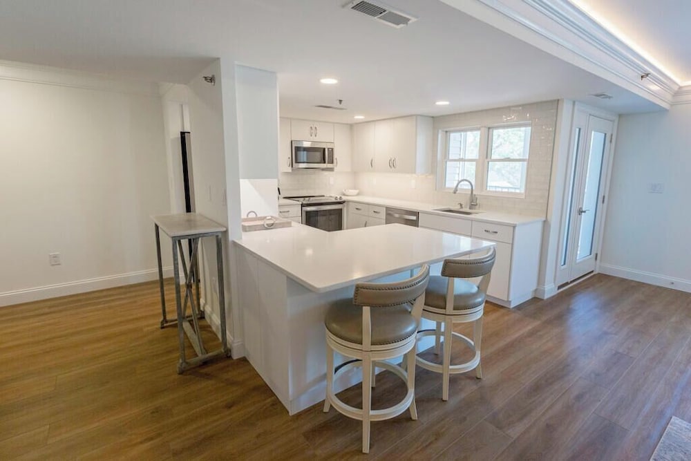 Wilmington Avenue 50 #102