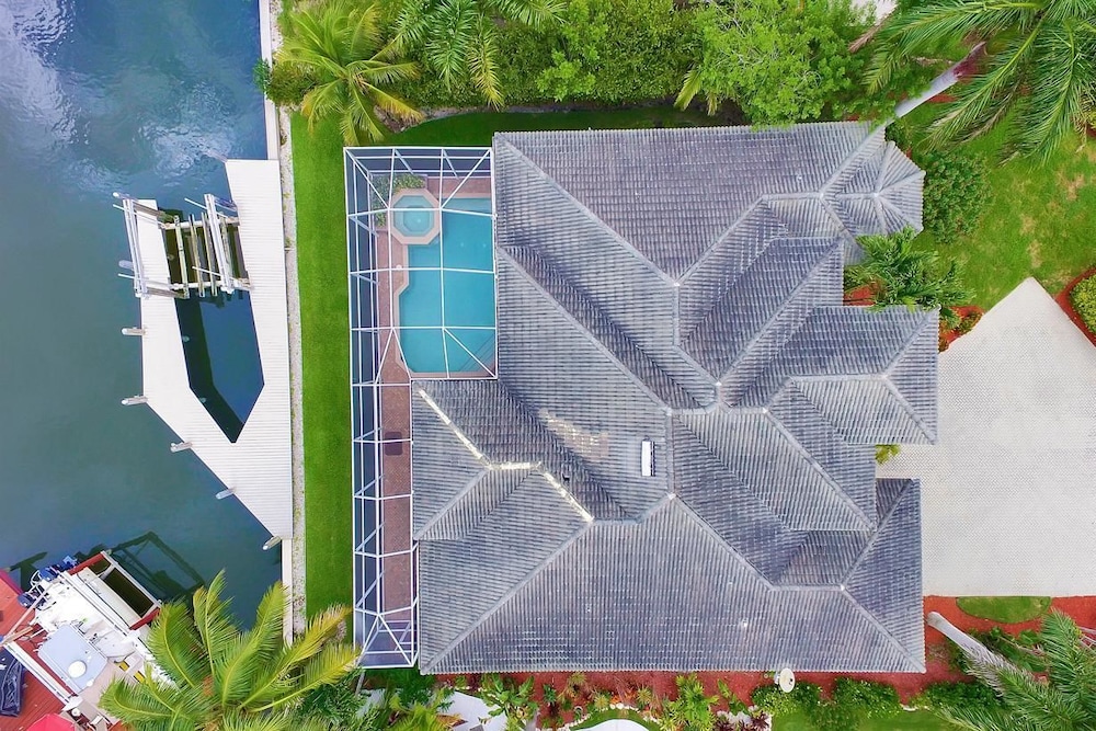 SMARCO1255 3 Bedroom Holiday Home by Marco Naples Vacation Homes