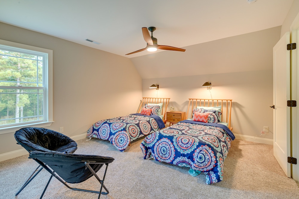 Expansive Georgetown Home w/ Decks & Fire Pit! view 5