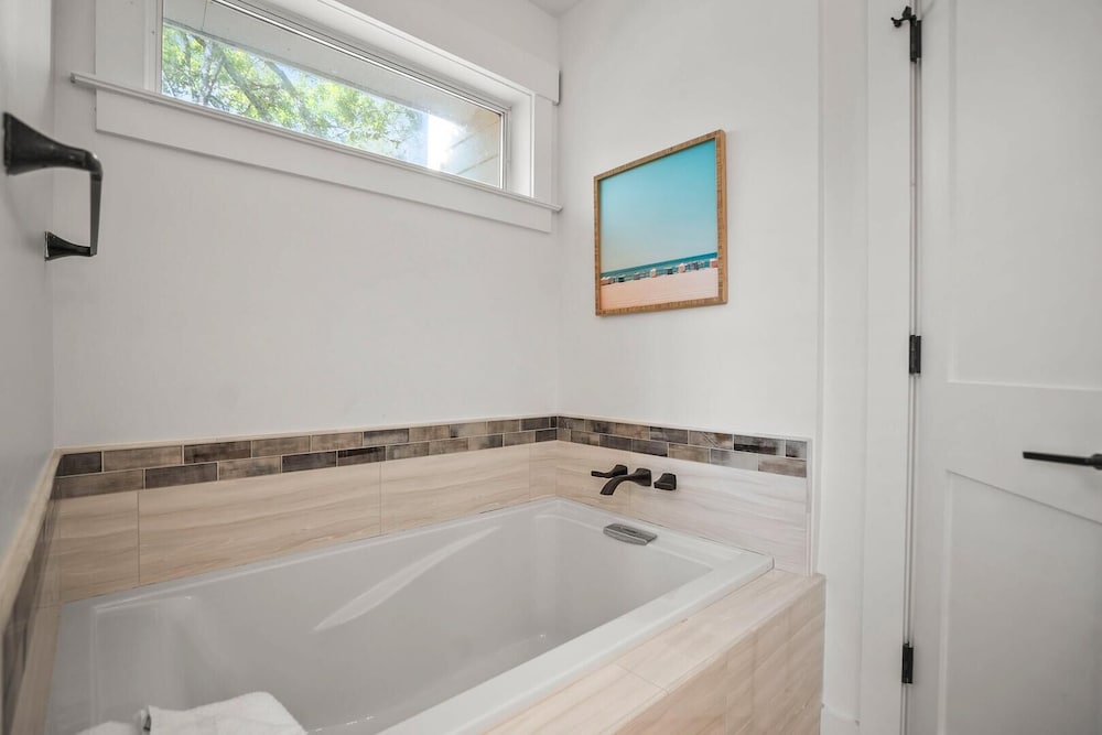 Beautiful 3 Bedroom, 2.5 Bath Home on the North Side of the Island
