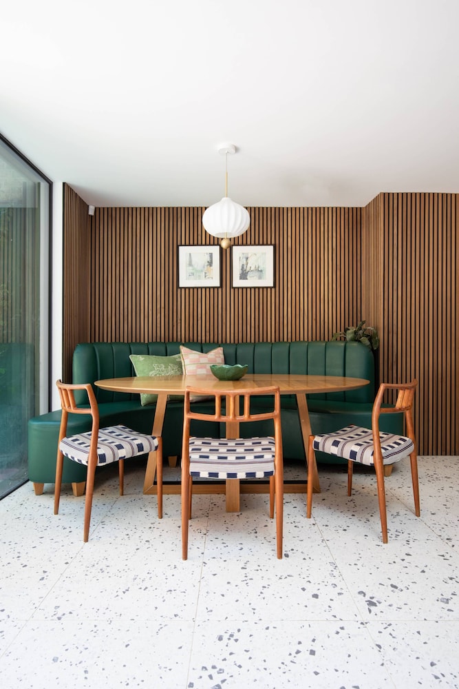 Westbourne Park Road XVI by Onefinestay