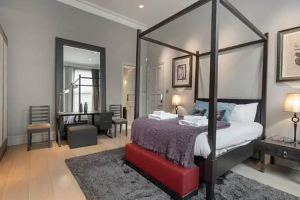 3-bdr Magnificent Harrods Knightsbridge Apartment