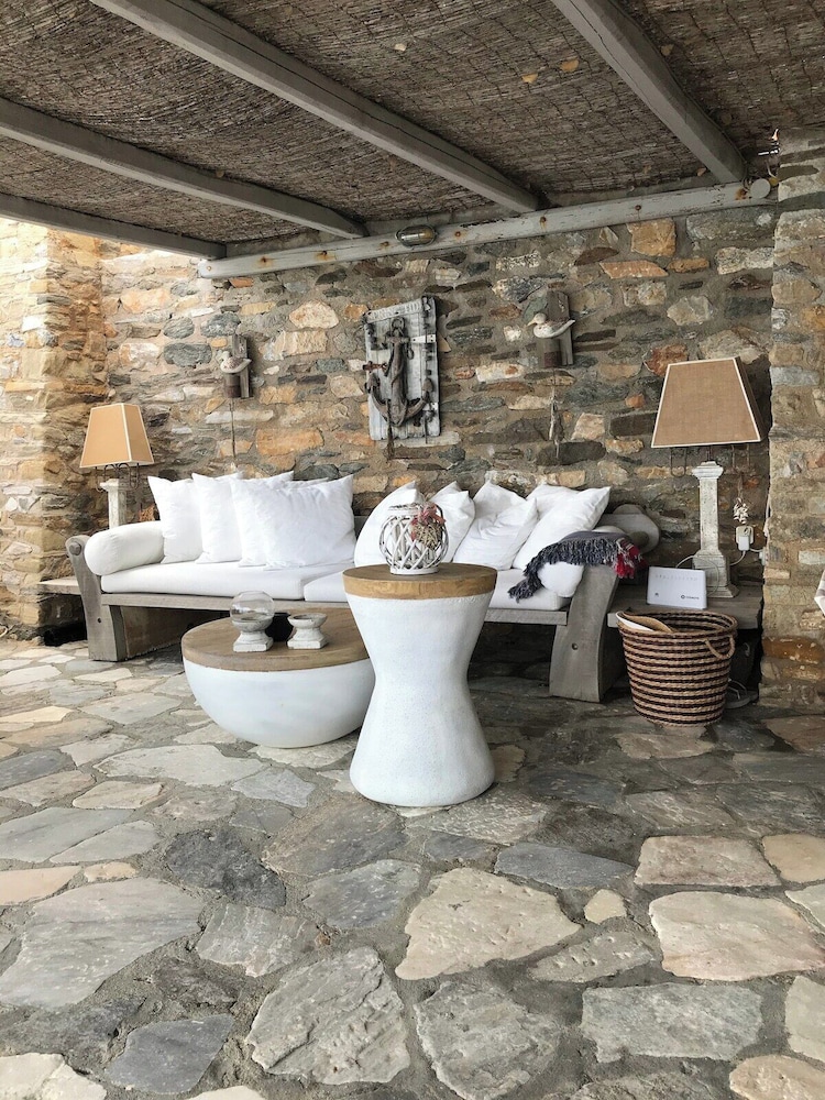 Seaside Neoclassical Property in Vaporia Ermoupoli