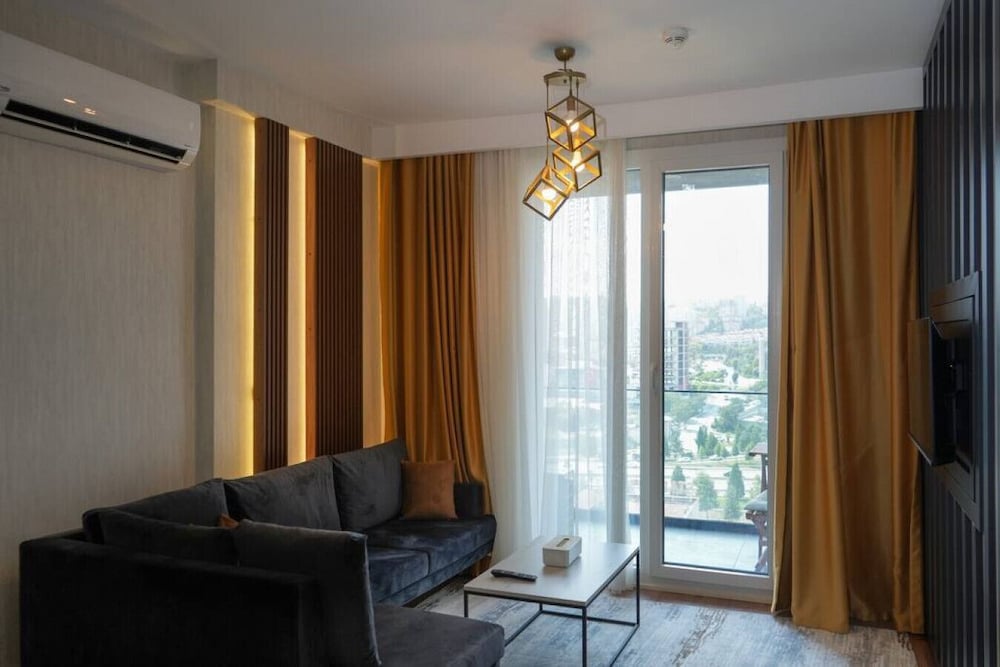 Lovely 1 1 Apartment w Terrace Near Mail of IST