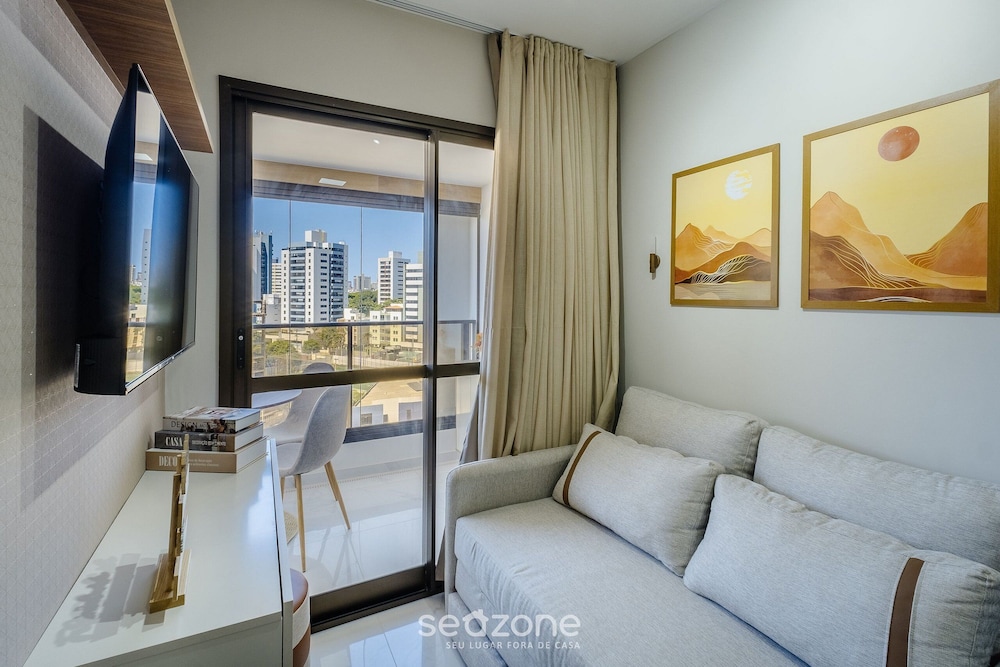 SMT - Building 750m From the Beach in Salvador