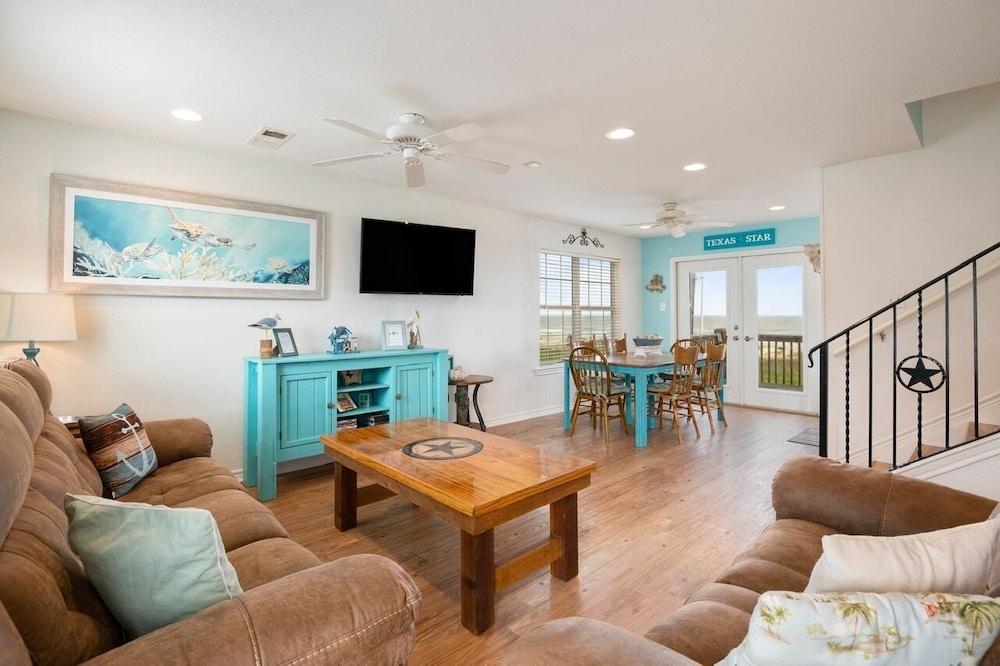 A Texas Star 3 Bedroom Home by RedAwning view 4